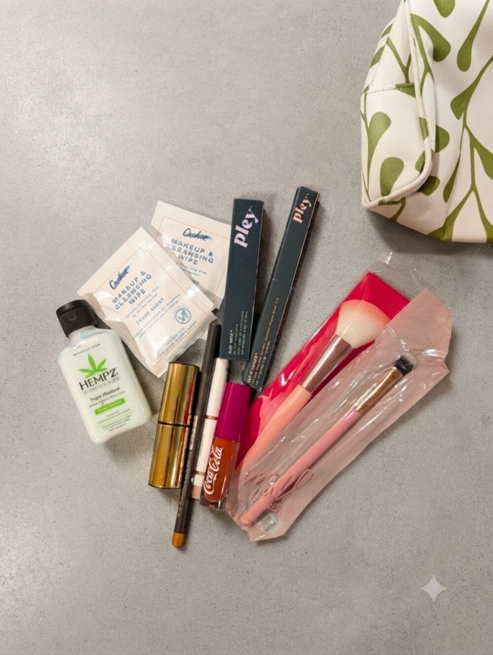 NWOT Laura Geller Pink Eyeshadow Palette with Green Cosmetic Bag, Pley, Etc. - Picture 7 of 8